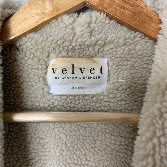 Velvet by Graham & Spencer Shearling Vest, sz. M/L - Picture 4 of 6